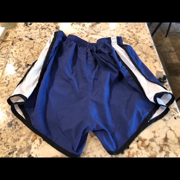 Blue nike short - Picture 2 of 3